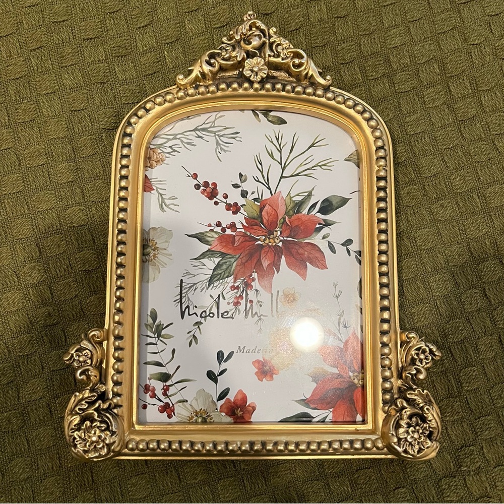 Elegant Gold Ornate Picture Frame (5”x7”)
